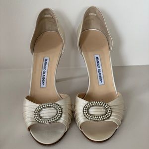 NWT - MANOLO BLAHNIK SATIN HEELS - IT 40.5
